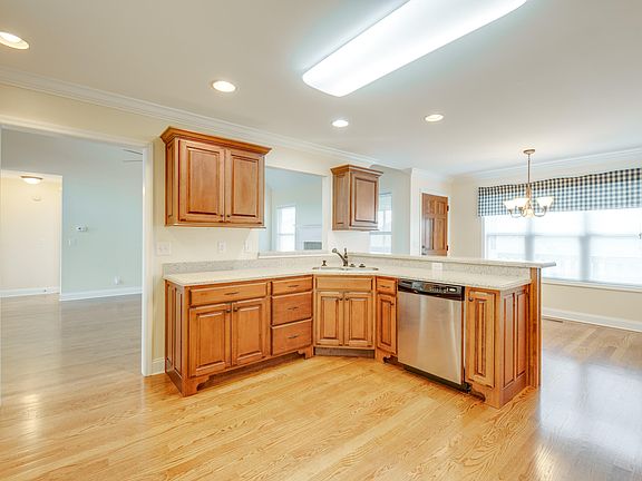 4th image of 132 Holly Oak Ln