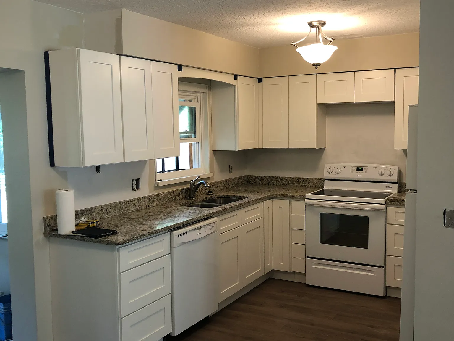 3 bed, 1411 sqft, $2,300 — Photo 2