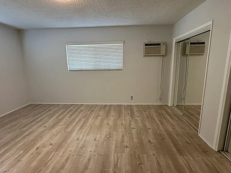 5626-5630 Sultana Ave — Photo 39