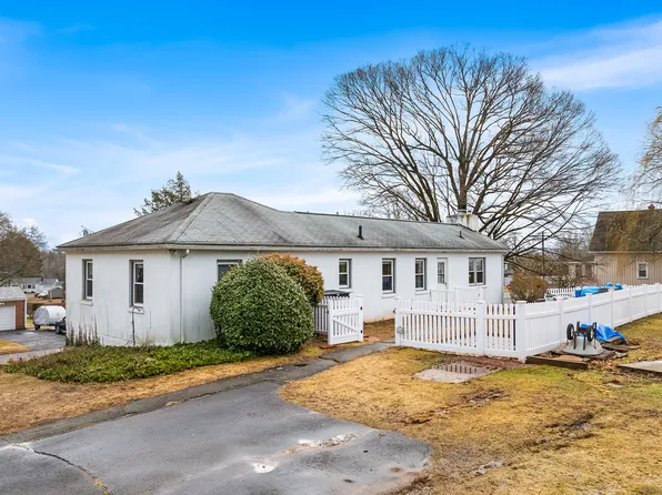 2 Gloria Road, Cromwell, CT 06416