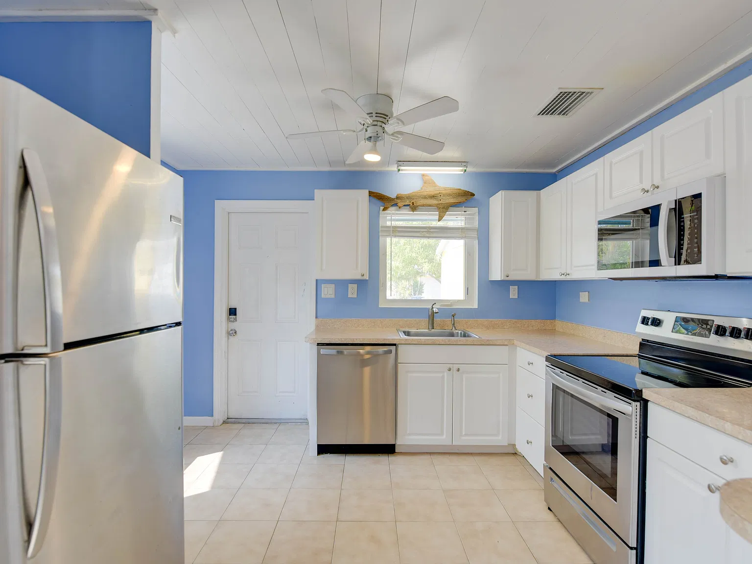 Meyer Ave Home — Photo 4