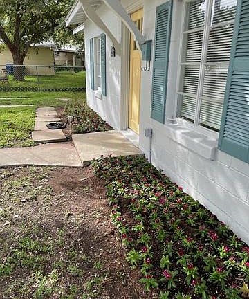 3rd image of 6415 N Flores St