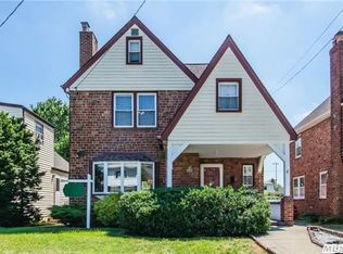 11 Hampton Rd, Lynbrook, NY 11563