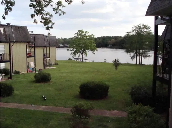 221 Riverbend Dr, Mobile, AL 36605