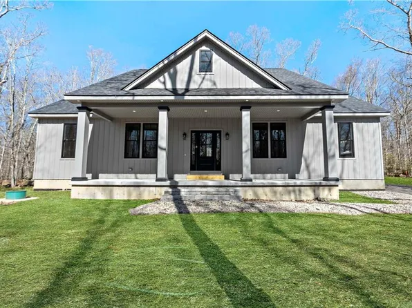 116 Old Farm Ln, Tiverton, RI 02878