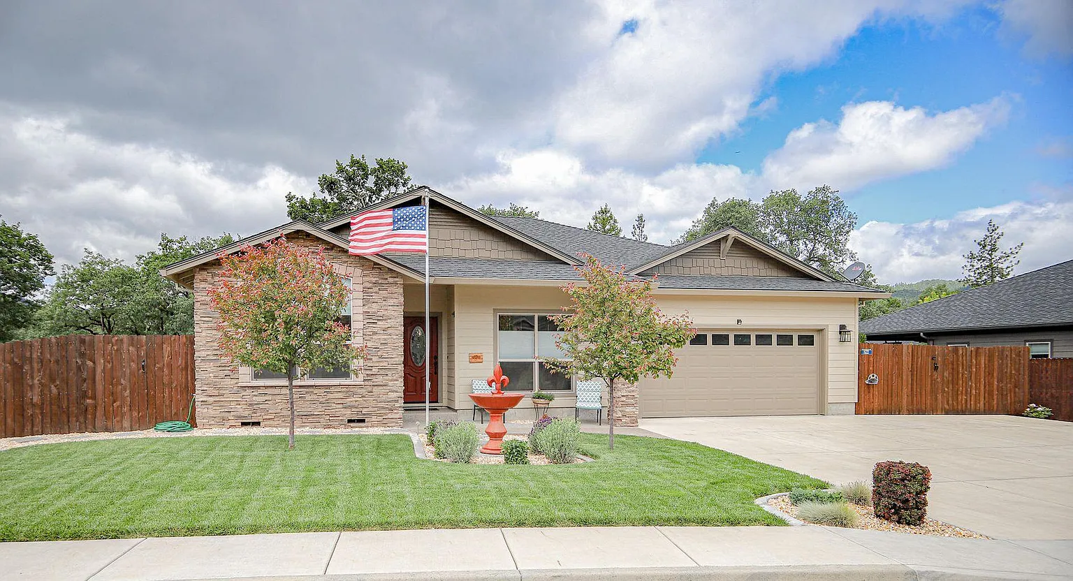 214 White Oak Way photo 1