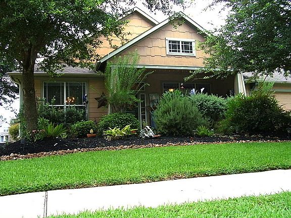 Beautiful well maintained home .Close to the Exxon campus.