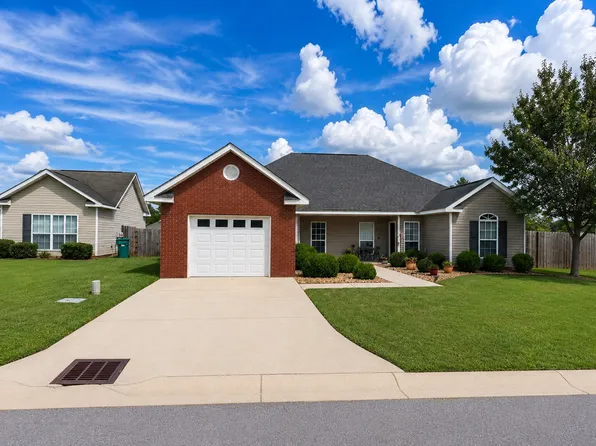 239 Pine Meadow Cir, Elmore, AL 36025