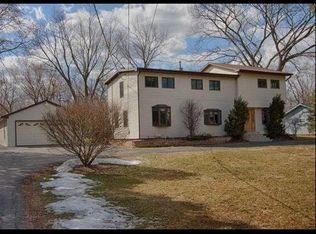 7037 N Willow Spring Rd, Long Grove, IL 60060