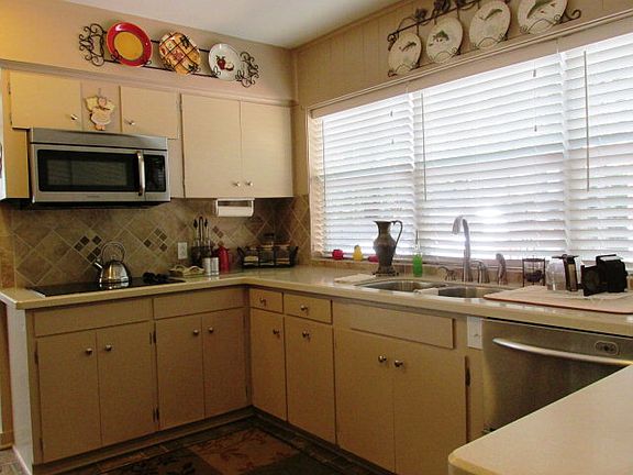 4th image of 1211 Wildbriar Dr