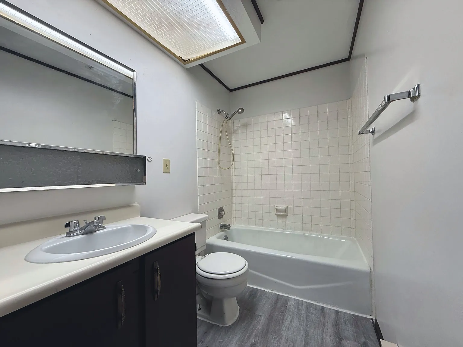 427 E Hugus - D — Photo 4