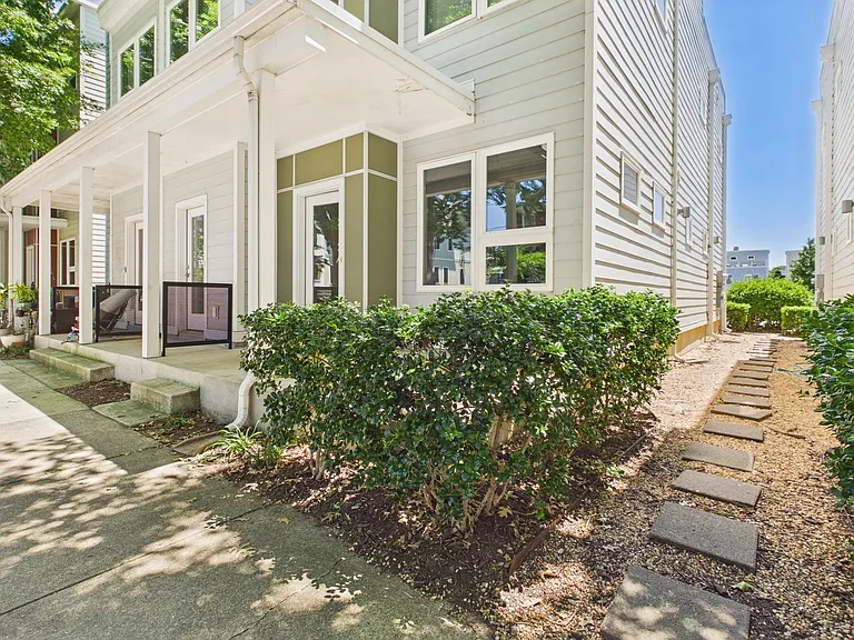 1212 Porter St #A — Photo 1