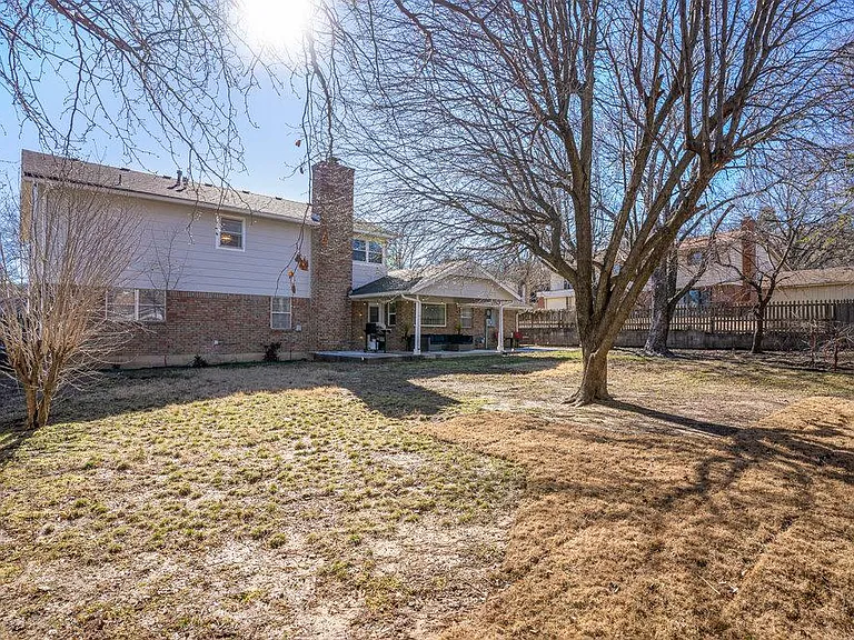 E 63rd Pl — Photo 35