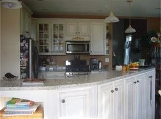 2 Daybreak Dr, Dracut, MA 01826