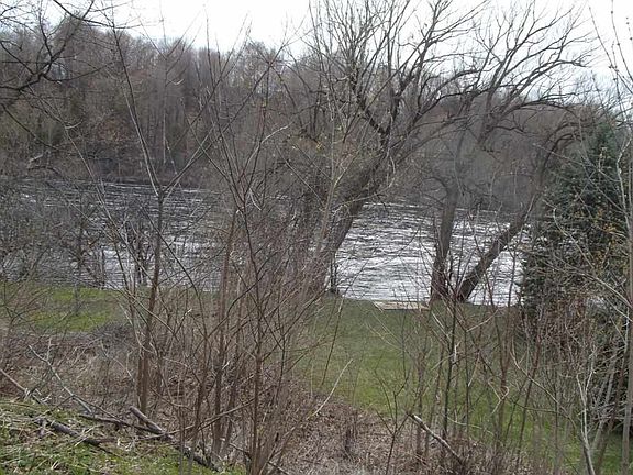2nd image of 33 River St