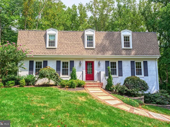 10506 Samaga Dr, Oakton, VA 22124