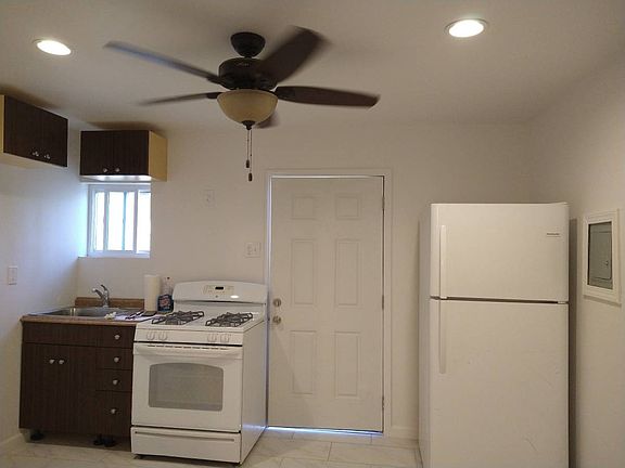2nd image of 3938 N Bonita St