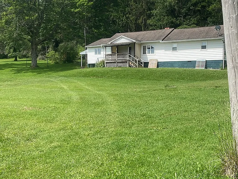 664 Evergreen Dr — Photo 1
