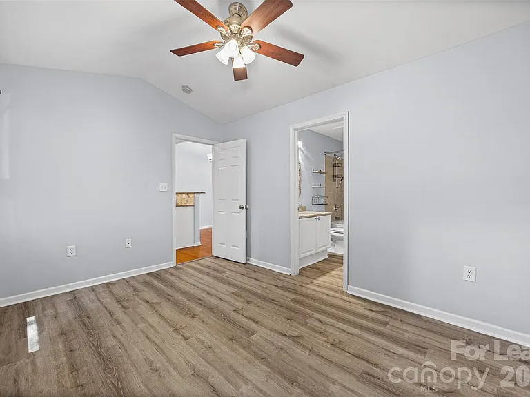 2052 Shady Pond Dr — Photo 17