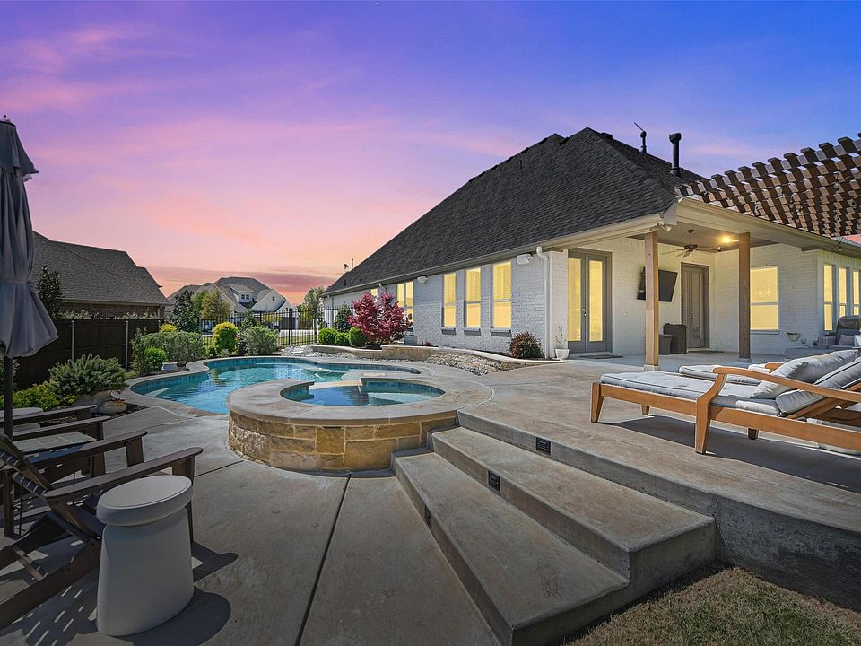 1st image of 329 Westridge Trl