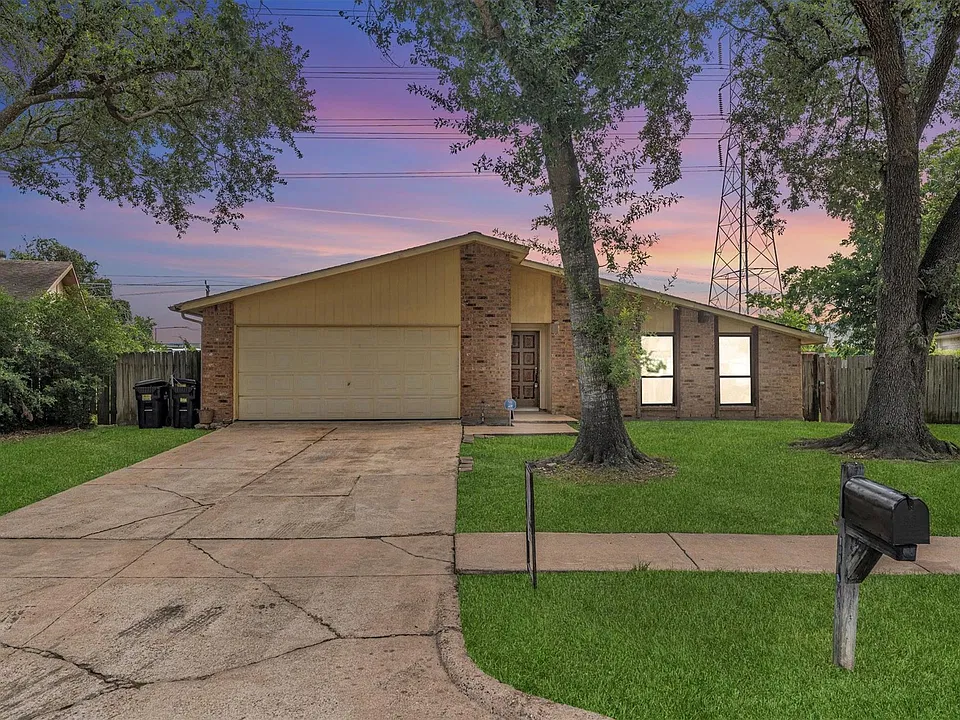 18330 Navajo Trail Dr