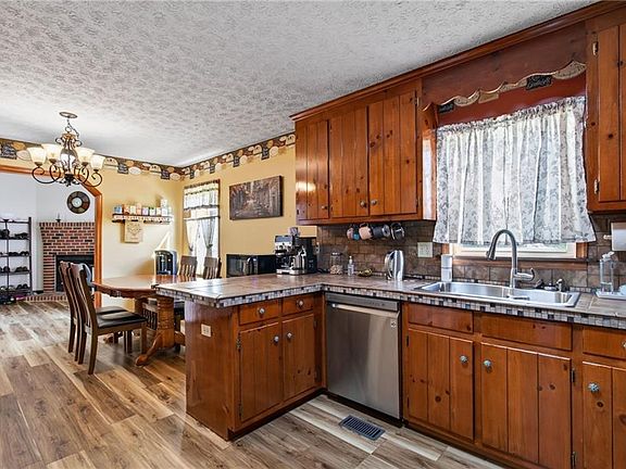 4th image of 102 Butlers Pointe Ln