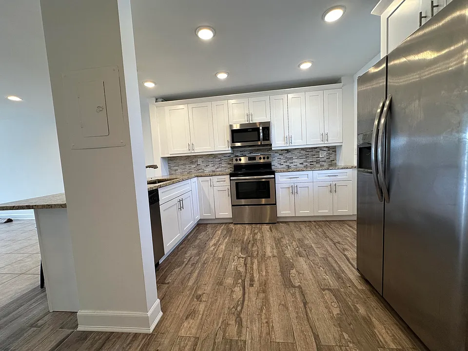 309 Lake Cir #202
