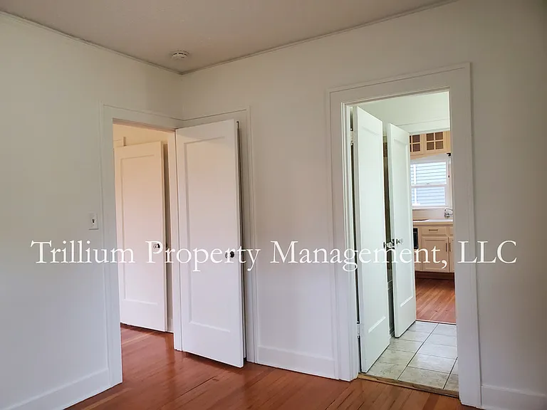 6425 N Curtis Ave — Photo 7