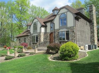 6 Rainbow Ct, Edison, NJ 08820