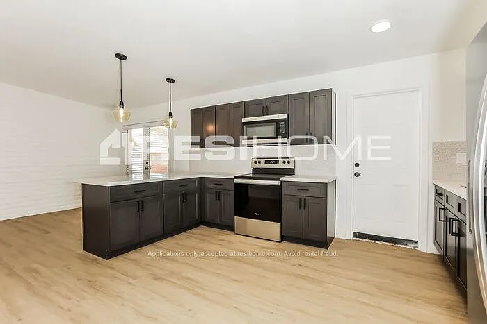 1314 E Del Rio Dr — Photo 5