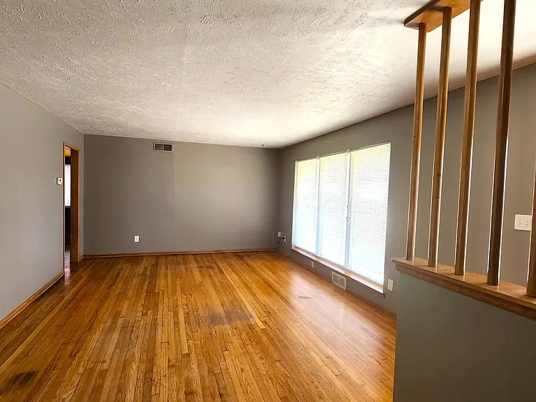 209 W Coe Dr — Photo 7