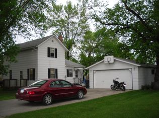 314 2nd St NW, Hillsboro, ND 58045