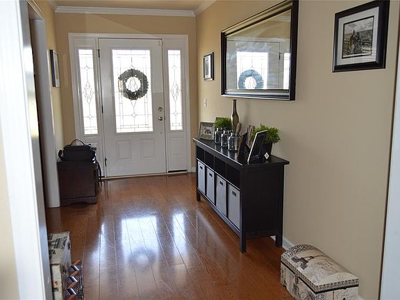 3rd image of 102 Flatrock Dr