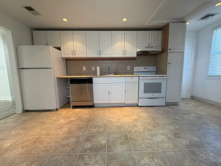 24 Somme St #3 — Photo 3