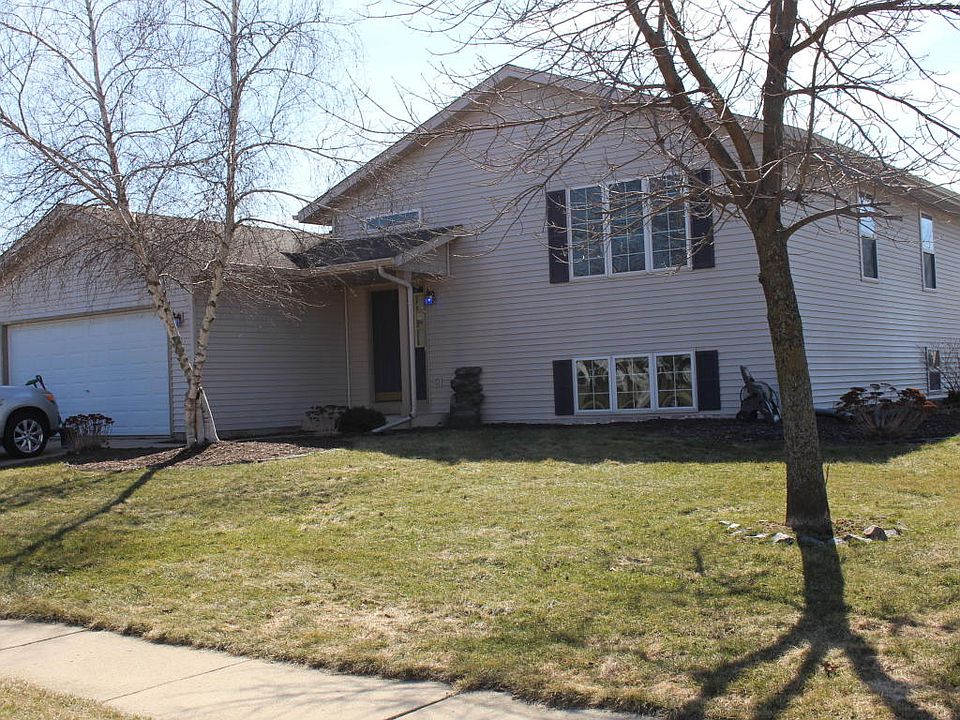 1st image of 205 Oakbrook Dr