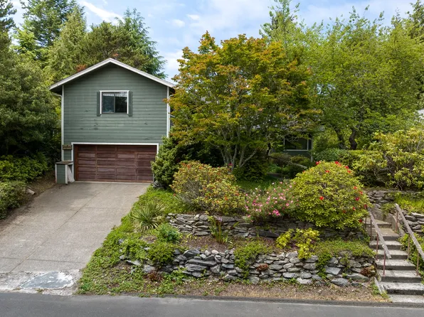 830 SW Dolores Dr, Waldport, OR 97394