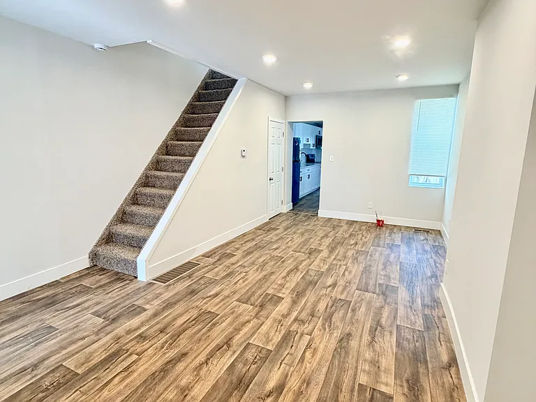 2073 Pickwick St — Photo 5