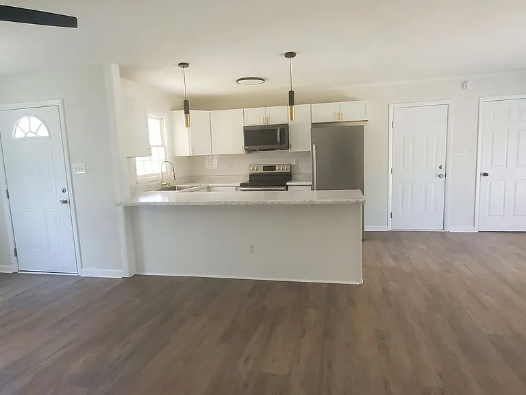 483 Warmsprings Dr — Photo 3