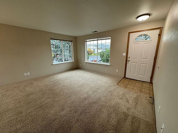 5th image of 2516 Castle Ave