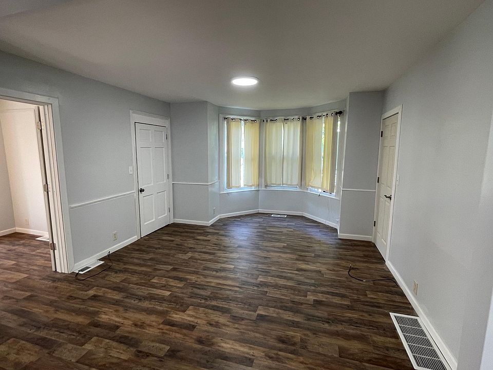 2nd image of 17 Broad St #1