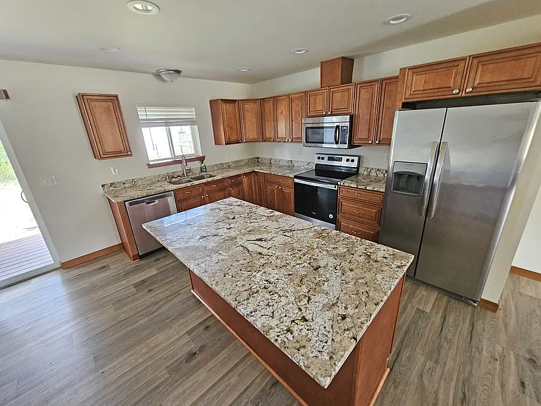 415 W Eagle St — Photo 8