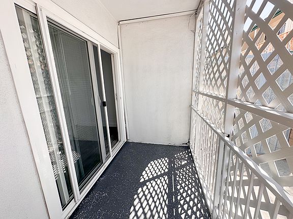 5th image of 15433 Chase St #2