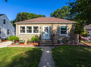 30 Blackhawk Hills Ct, Rock Island, IL 61201