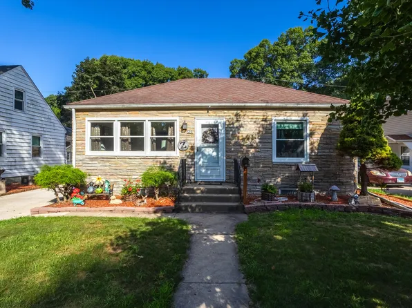 30 Blackhawk Hills Ct, Rock Island, IL 61201