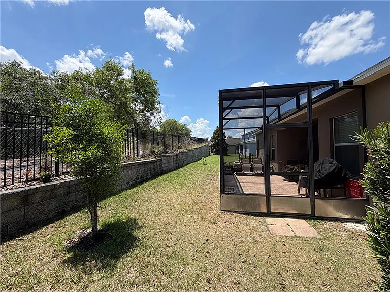 5265 Cortland Dr — Photo 37