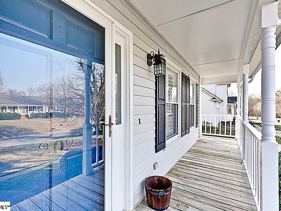 2nd image of 202 Understone Dr