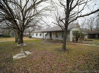 1155 S Reavis Rd, Claremore, OK 74017