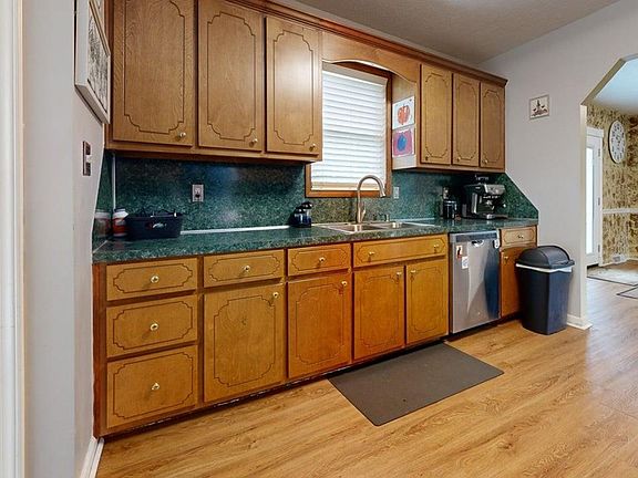 3rd image of 191 Talbott Dr