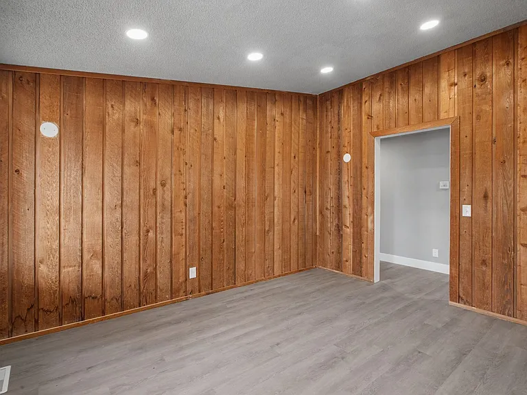 322 S Birch St — Photo 14