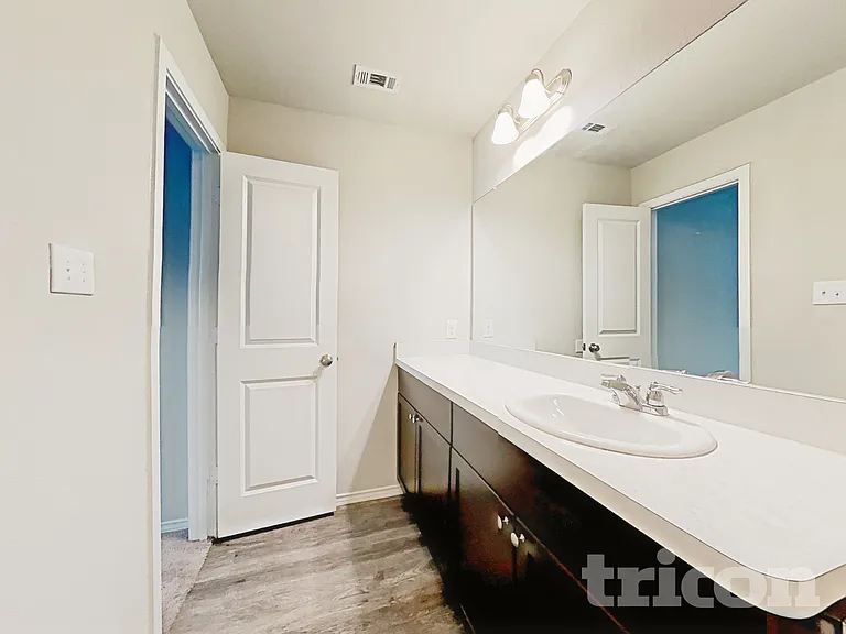 9736 Marbach Brk — Photo 13